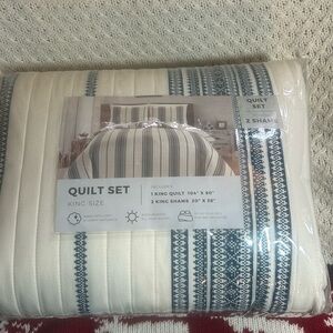 Elegant Cream and Blue Quilt Set - King Size